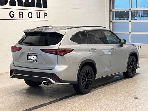 Used 2024 Toyota Highlander XSE FWD image 5
