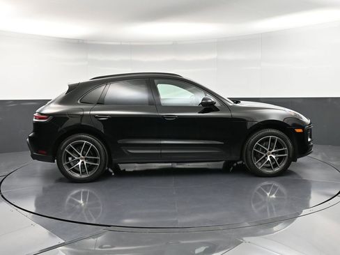 Certified 2024 Porsche Macan image 9