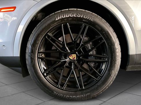Used 2024 Porsche Cayenne image 10
