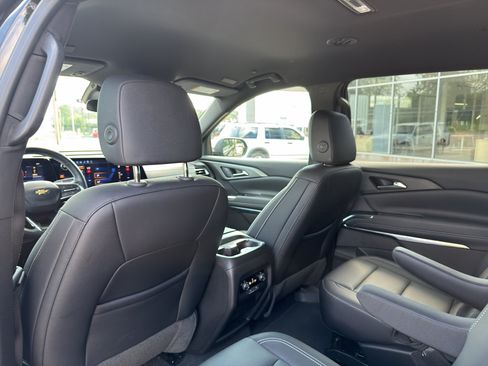 Used 2025 Chevrolet Traverse LT FWD image 20