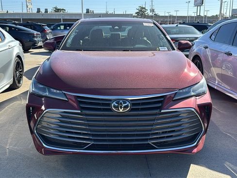 Used 2019 Toyota Avalon Limited image 2