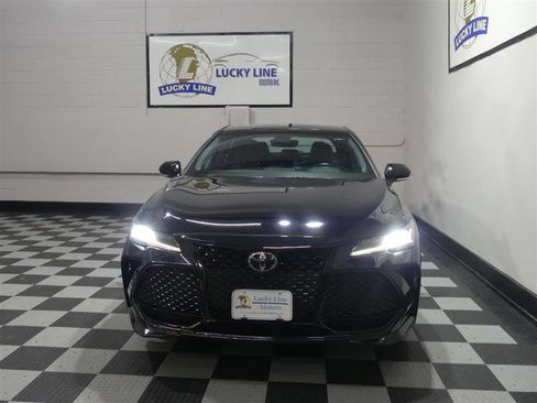 Used 2019 Toyota Avalon Touring w/ Advanced Safety Package image 2