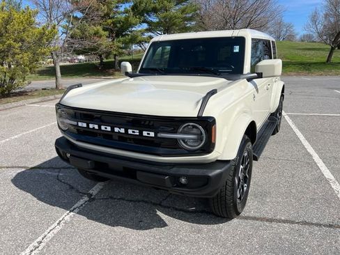 Used 2025 Ford Bronco Outer Banks AWD/4WD image 4