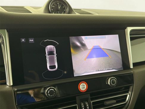 Certified 2023 Porsche Macan S AWD/4WD image 23
