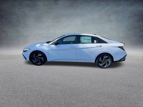Used 2025 Hyundai Elantra SEL image 14