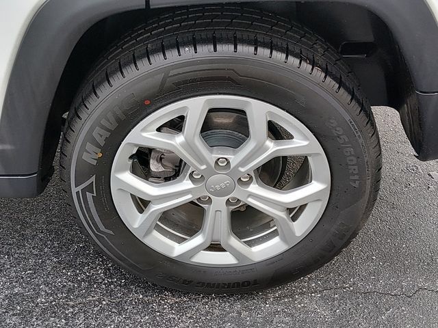 Used 2024 Jeep Compass Latitude AWD/4WD image 17