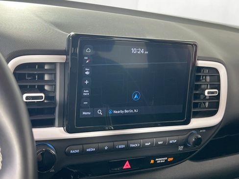 Used 2023 Hyundai Venue Limited FWD image 13
