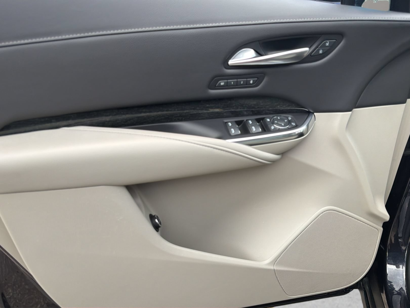 Certified 2023 Cadillac XT4 Premium Luxury w/ Technology Package FWD image 10