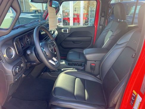 Used 2024 Jeep Wrangler Unlimited Sahara image 24