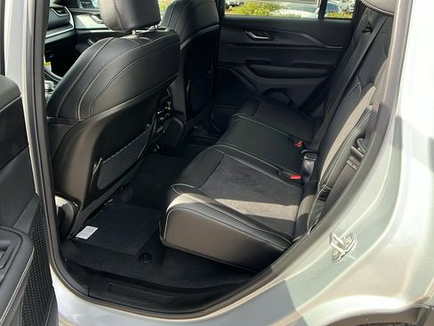 New 2025 Jeep Grand Cherokee 4WD image 17