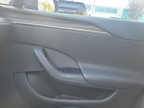 Used 2022 Tesla Model S image 32