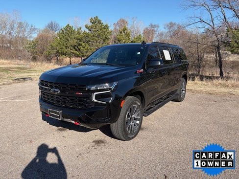 Used 2024 Chevrolet Suburban Z71 w/ Luxury Package image 2