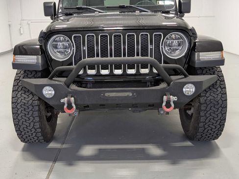 Used 2018 Jeep Wrangler Unlimited Sahara AWD/4WD image 2