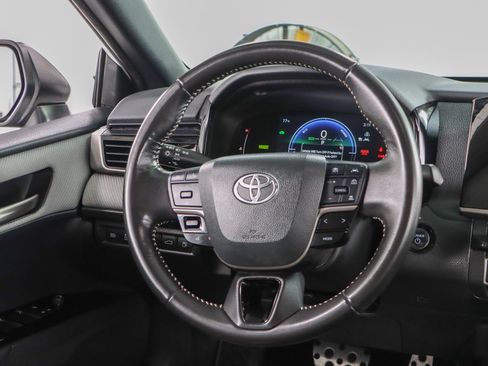 Used 2025 Toyota Camry SE FWD image 12