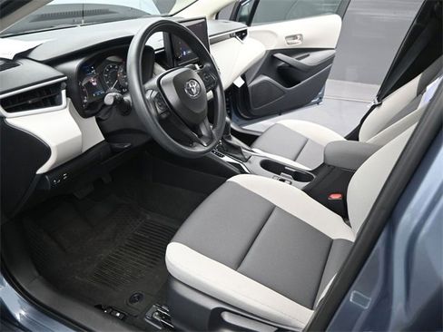 Used 2025 Toyota Corolla LE image 6