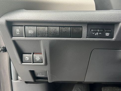 Used 2024 Toyota Sienna XLE image 22