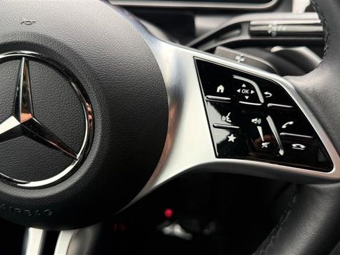 Used 2024 Mercedes-Benz GLC 300 4MATIC image 22