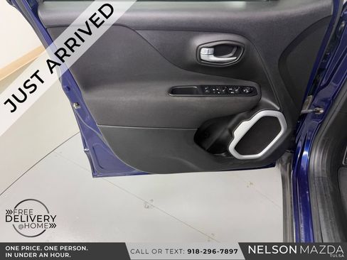 Used 2019 Jeep Renegade Latitude AWD/4WD image 19