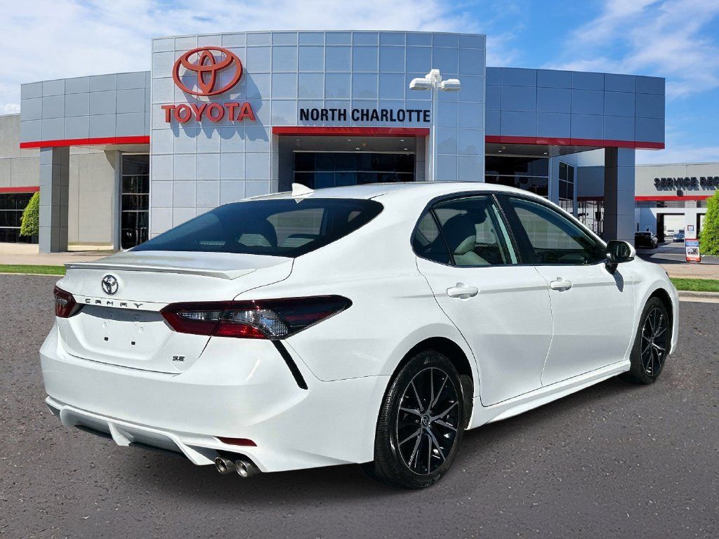Used 2024 Toyota Camry SE w/ Convenience Package FWD image 8