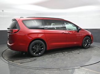New 2026 Chrysler Pacifica Select w/ S Appearance Package FWD video 2