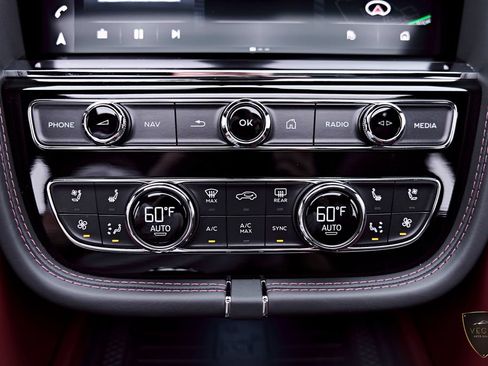 Used 2024 Bentley Bentayga AWD/4WD image 81