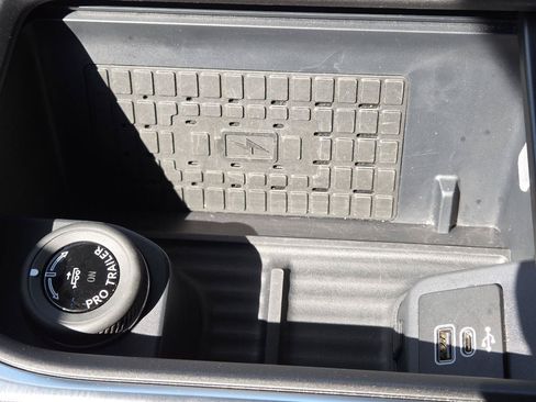 Used 2025 Ford Expedition Active AWD/4WD image 9