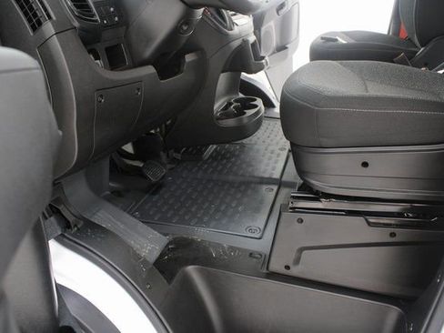 Used 2025 RAM ProMaster 2500 w/ Convenience Group image 14