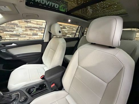 Used 2021 Volkswagen Tiguan SE w/ Panoramic Sunroof Package AWD/4WD image 12