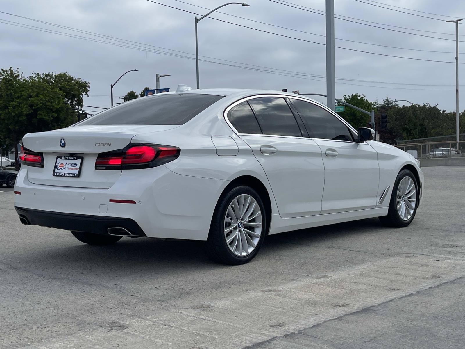 Used 2023 BMW 530i w/ Convenience Package RWD image 3