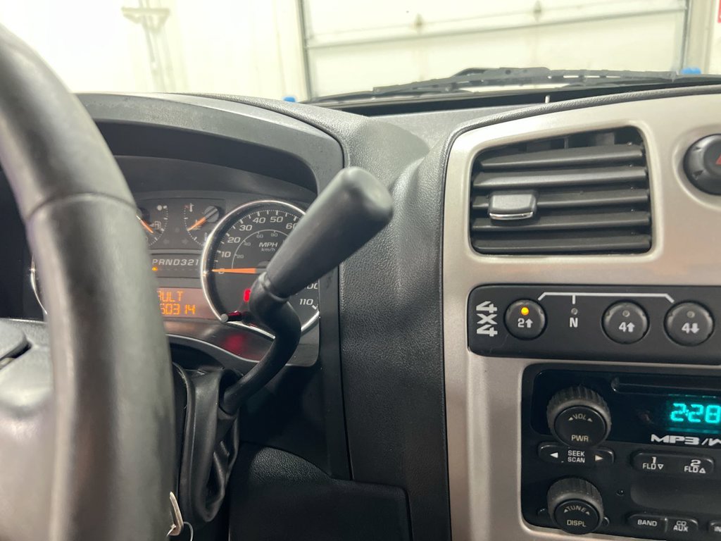 Used 2009 GMC Canyon SLT w/ SLT Preferred Equipment Group AWD/4WD image 16