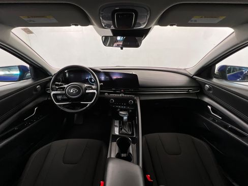 Used 2023 Hyundai Elantra SEL w/ Convenience Package image 10