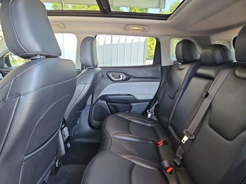 Used 2022 Jeep Compass Latitude w/ Sun and Sound Group AWD/4WD image 28