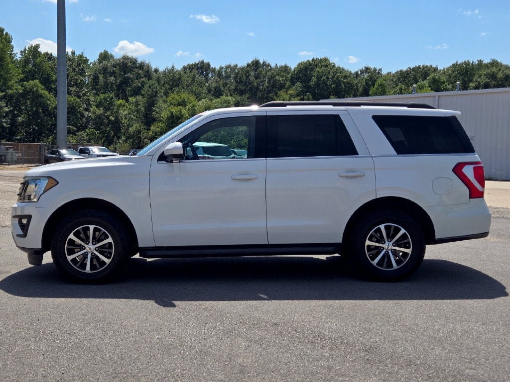 Used 2018 Ford Expedition XLT RWD image 2