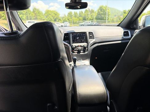 Used 2018 Jeep Grand Cherokee Altitude AWD/4WD image 18