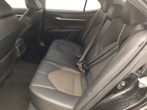 Used 2022 Toyota Camry SE w/ Convenience Package FWD image 18