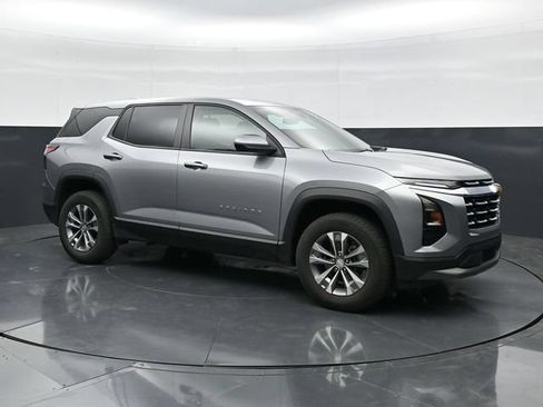 Used 2025 Chevrolet Equinox LT AWD/4WD image 3