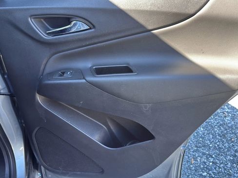 Used 2023 Chevrolet Equinox LT image 27