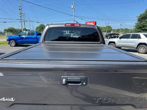 Used 2015 Toyota Tundra SR5 w/ SR5 Upgrade Package AWD/4WD image 6