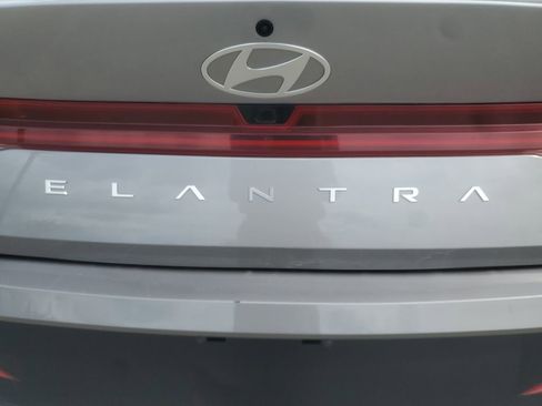 Used 2025 Hyundai Elantra Limited FWD image 36