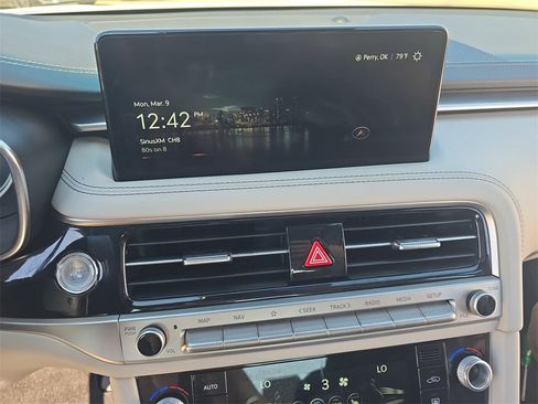 Used 2025 Genesis G70 2.5T image 20