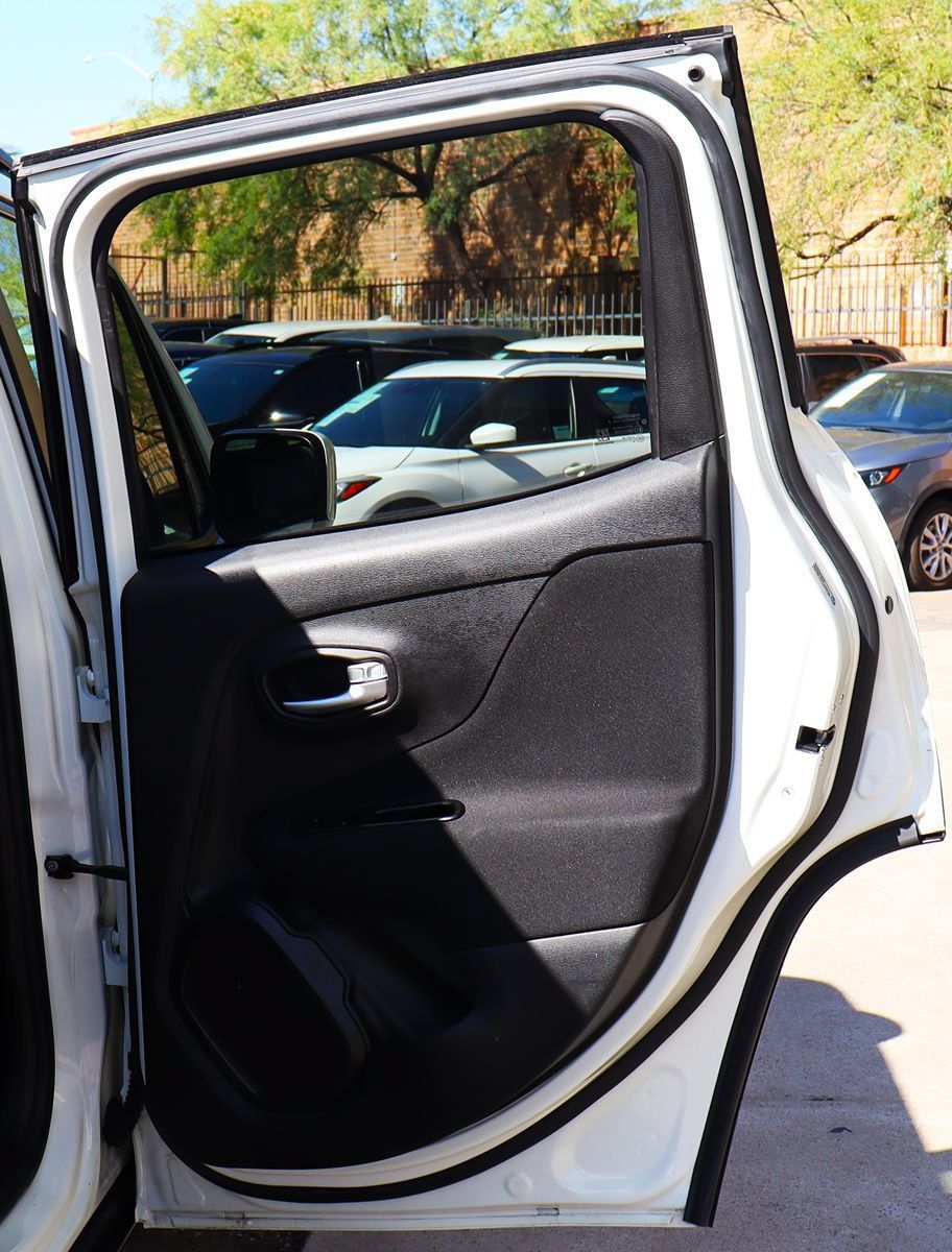 Used 2020 Jeep Renegade Latitude w/ Popular Equipment Group FWD image 26