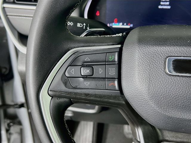 Used 2025 Jeep Grand Cherokee L Laredo RWD image 17