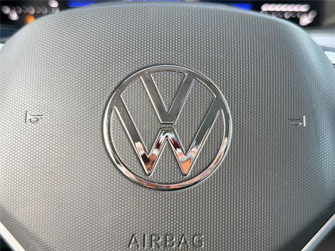 Used 2024 Volkswagen Taos SE FWD image 23