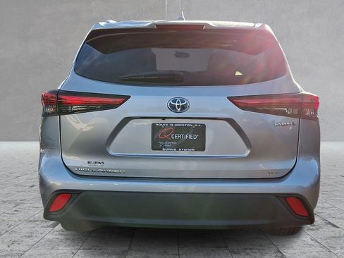 Used 2020 Toyota Highlander XLE image 9
