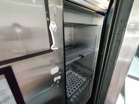 Used 2020 Mercedes-Benz Sprinter 4500 image 30
