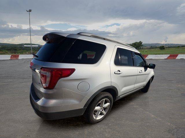 Used 2016 Ford Explorer XLT w/ Equipment Group 202A AWD/4WD image 3