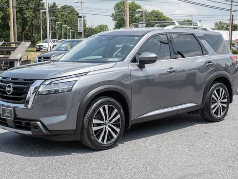Used 2023 Nissan Pathfinder Platinum AWD/4WD image 7