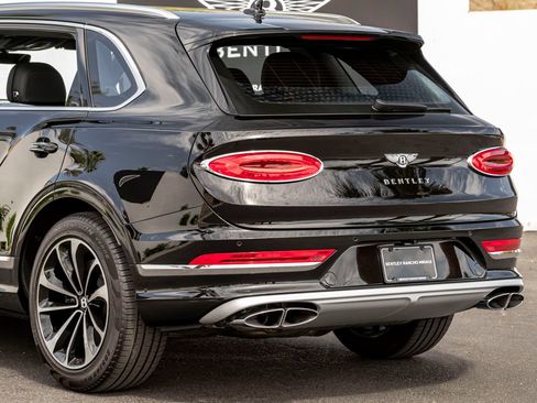 Used 2024 Bentley Bentayga Extended Wheelbase AWD/4WD image 12