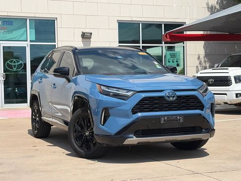 Used 2022 Toyota RAV4 XSE AWD/4WD image 2