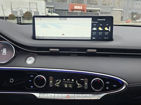 Used 2022 Genesis GV70 2.5T w/ Advanced Package image 23